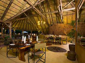 Okonjima Plains Camp: Speisesaal Okonjima Plains Camp: Speisesaal