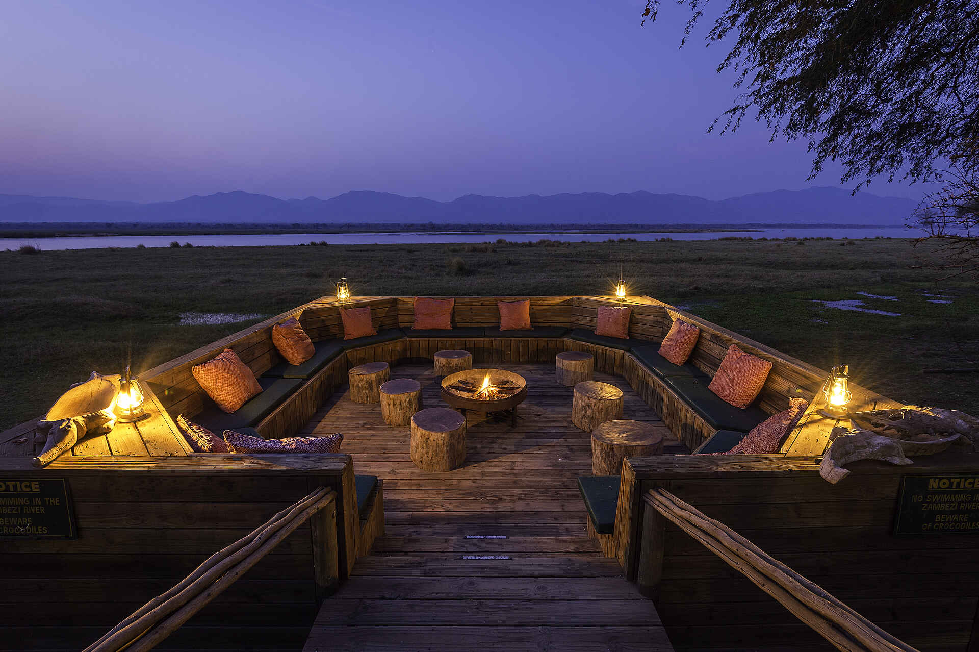 Ruckomechi Camp: Boma am Abend