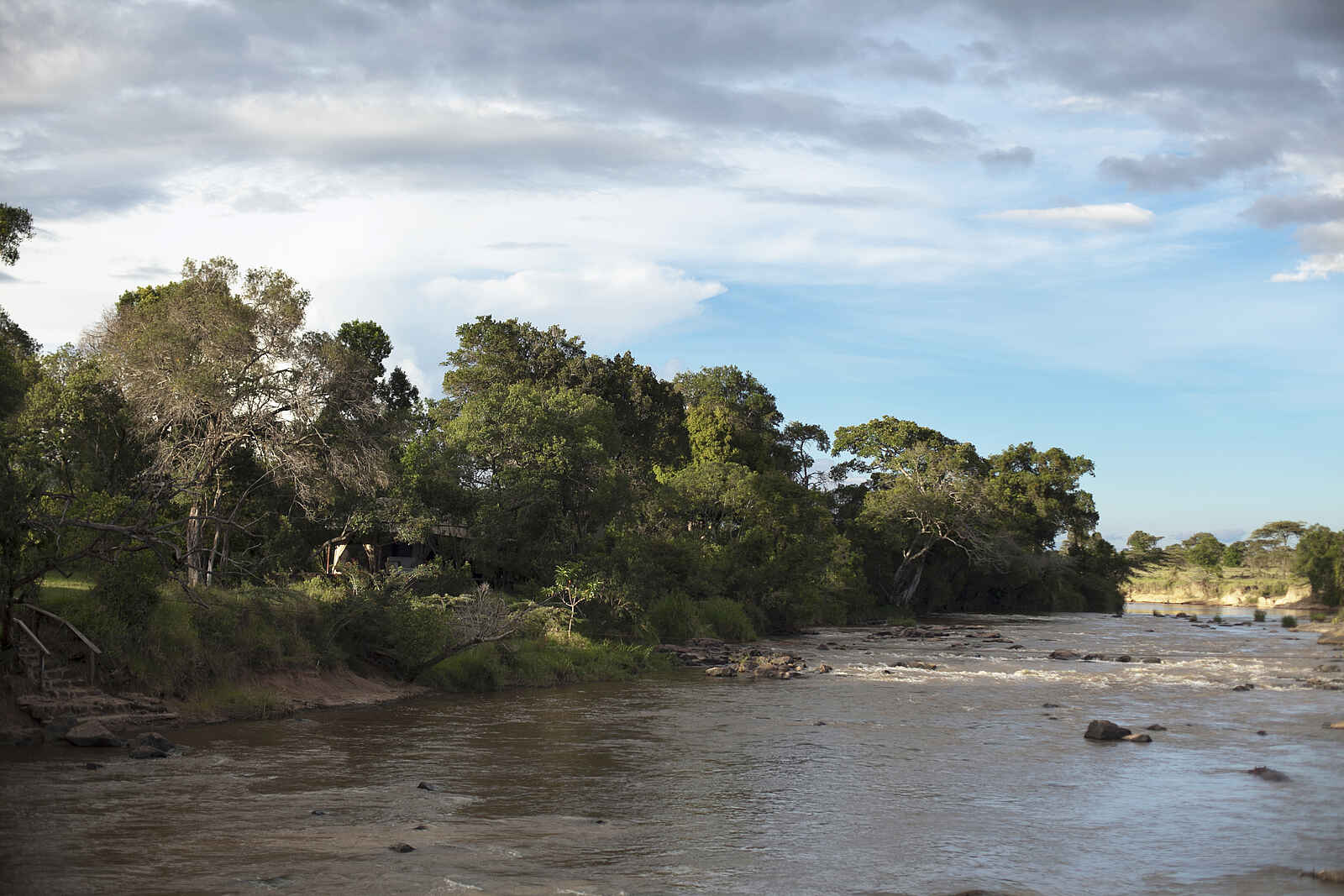 Serian Camp: Der Mara River Serian Camp: Der Mara River