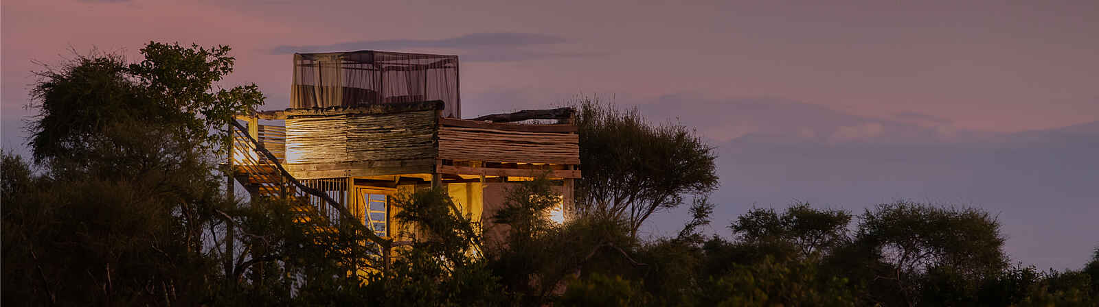 Skybeds: eins der Skybeds in der Dämmerung Skybeds: eins der Skybeds in der Dämmerung