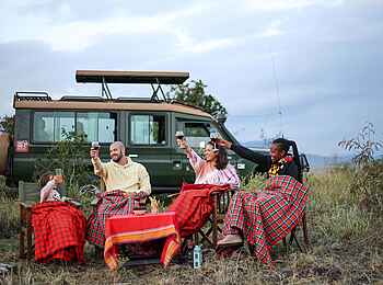 Soroi Cheetah Tented Camp: Sundowner auf Pirschfahrt