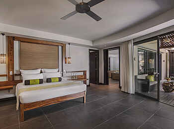 Trou Aux Biches Beachcomber Golf Resort & Spa: Pool Villa Bett Trou Aux Biches Beachcomber Golf Resort & Spa: Pool Villa Bett
