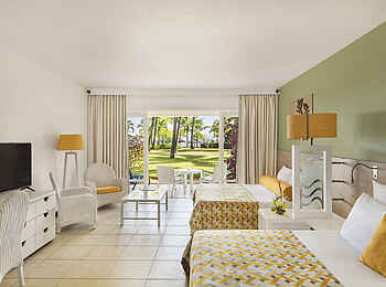 Victoria Beachcomber Resort and Spa: Deluxe Groundfloor Room Bett Victoria Beachcomber Resort and Spa: Deluxe Groundfloor Room Bett