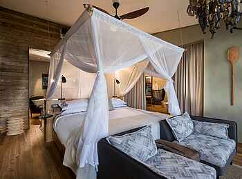 Bumi Hills Safari Lodge: Baobab Suite - Moskitonetz Bumi Hills Safari Lodge: Baobab Suite - Moskitonetz