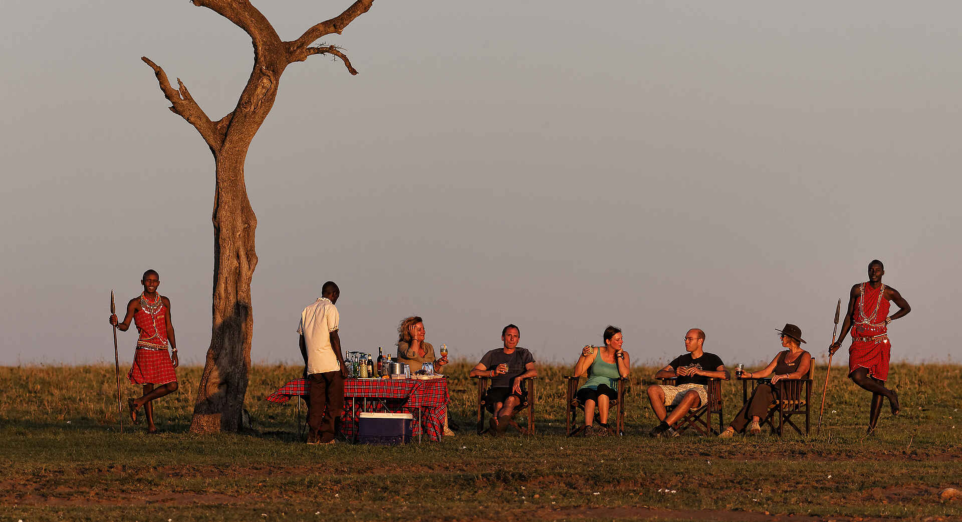 Afrikarma, Bush, Bushcamp, Camp, Game Drive, Kenia, Kenya, Lodge, Maasai, Mara, Masai Mara, Pirschfahrt, Safari, Lunch, Sundowner, Afrikarma Safaris, Afrikarma Safaris - Wildnis. Hautnah., Afrikarma.de