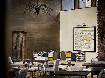 Marataba Safari Lodge: Sofa im Essbereich