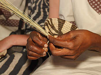 Belmond Eagle Island Lodge: Traditionelle Handarbeit Belmond Eagle Island Lodge: Traditionelle Handarbeit