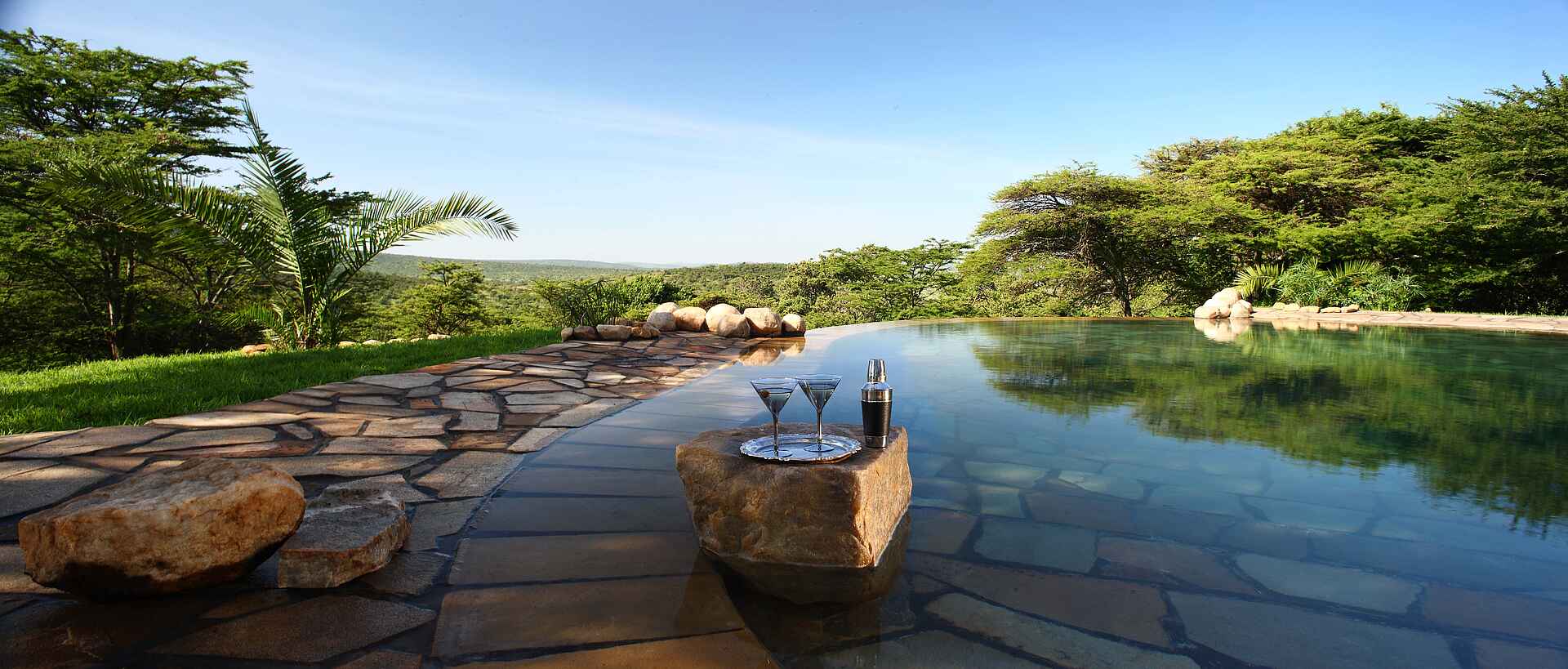 1920, Altmodisch, Cheli & Peacock, Cheli and Peacock, Cheli und Peacock, Cottar, Cottar Family, Cottar's, Cottar's Conservation, Cottar's Safari, Cottar's Safari Service, Eastern Africa, Exklusiv, Fauna, Glen Cottar, Golden Era, Institution, Kenia, Kenya, Kolonialzeit, Loliondo, Luxus, Maasai Mara, Masai Mara, Massai Mara, Menya, Olderikesi Group Ranch, Ostafrika, Private House, Privathaus, Privatsphäre, Reise, Reiseveranstalter, Safari, Serengeti, Tiere, Tradition, tradtional, Urlaub, Aktivitäten, Cocktail, Drink, Main Area, Pool, Romantik, Swimming Pool, Cottars