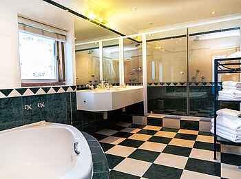 Grande Roche Hotel: En-suite Bad der Garden Suite