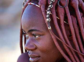 Hoanib Valley Camp: Portrait einer Himba Frau Hoanib Valley Camp: Portrait einer Himba Frau