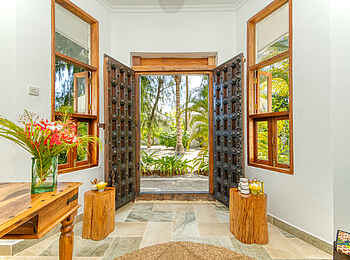 Kisiwa on the Beach: Eingang