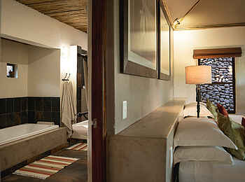 Mashatu Lodge: Blick ins Badezimmer Mashatu Lodge: Blick ins Badezimmer