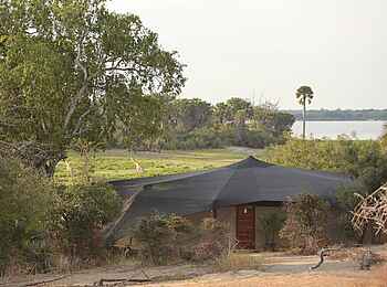 Roho ya Selous Camp: Gästezelt von Außen Roho ya Selous Camp: Gästezelt von Außen