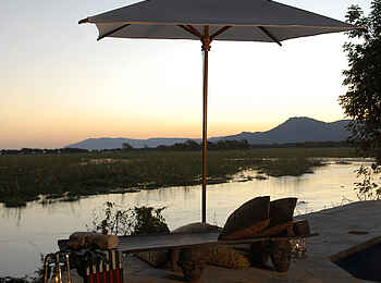 Sausage Tree Camp: Abendstimmung am Pool