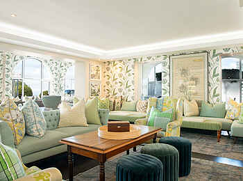 The Marine Hotel: Die gemütliche Lounge The Marine Hotel: Die gemütliche Lounge