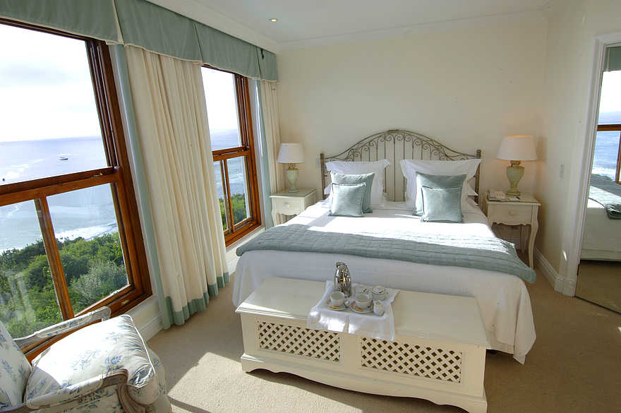 The Plettenberg: Kategorie Luxury Double Sea View mit hohen Fenstern The Plettenberg: Kategorie Luxury Double Sea View mit hohen Fenstern