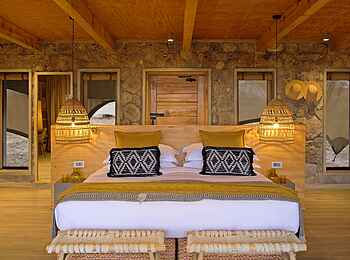 Namiri Plains Camp: Family Tent Bett