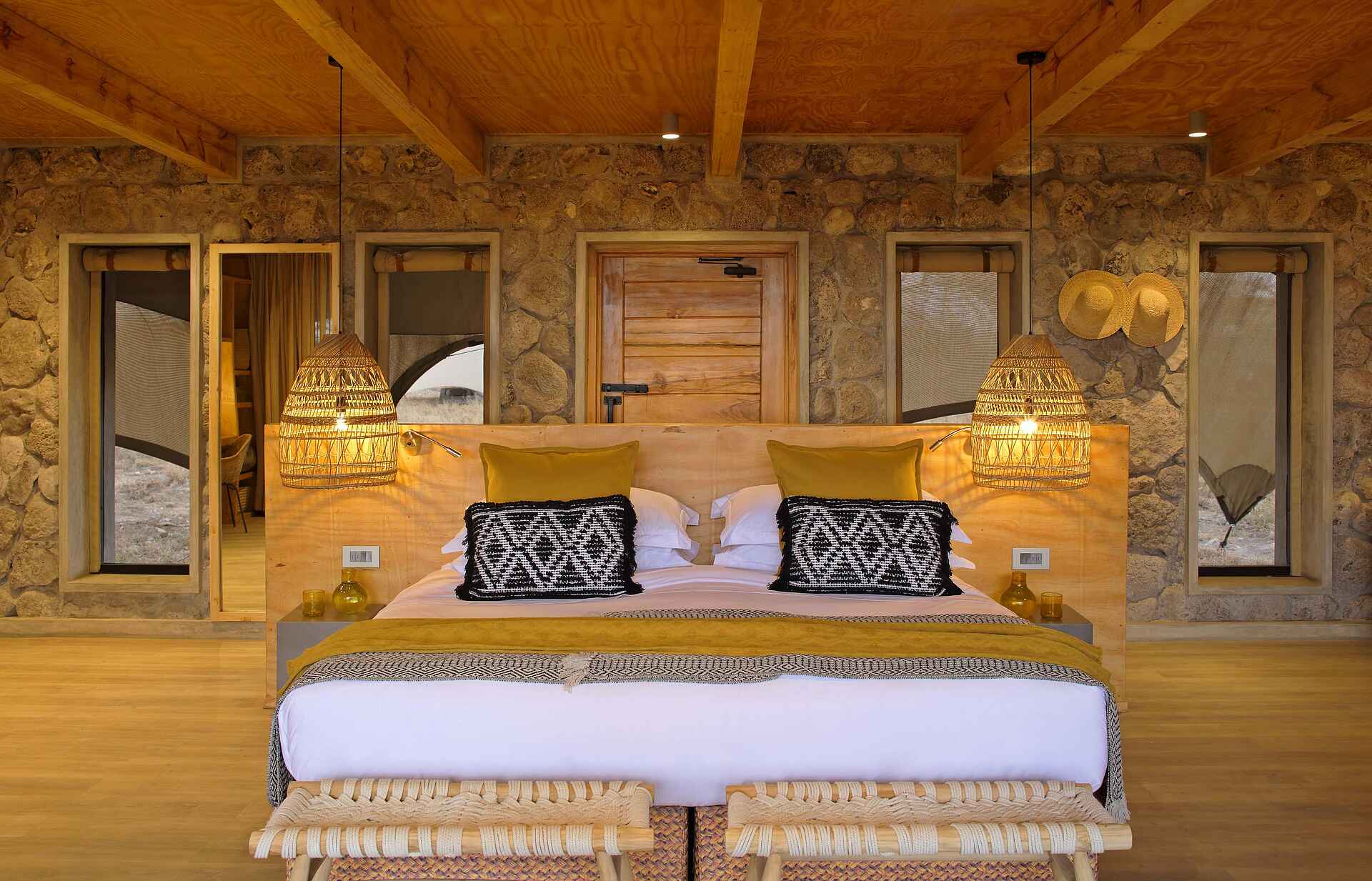 Namiri Plains Camp: Family Tent Bett