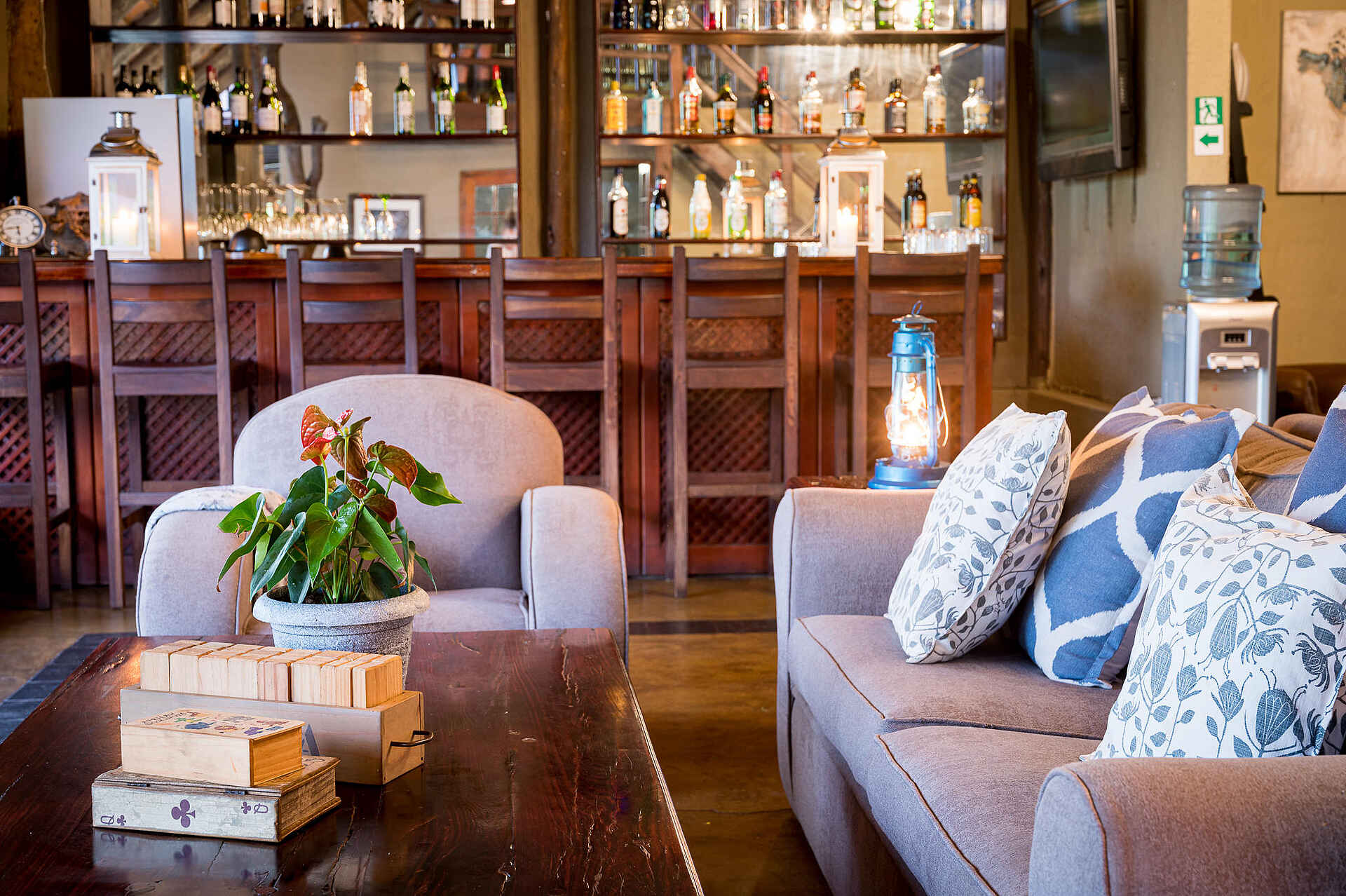 Kambaku Safari Lodge: Die Bar