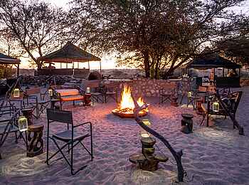 Meno a Kwena Camp: An der Boma