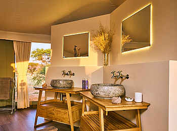 Otjimbondona Kalahari Lodge: Das Badezimmer im Swallows Nest