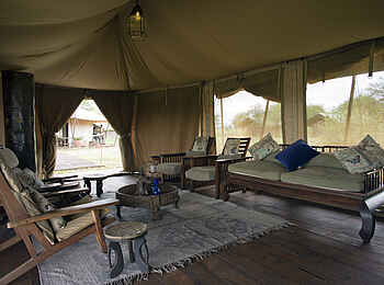 Ronjo Camp: Blick durch das Loungezelt