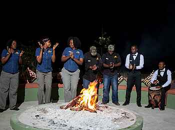 Camp Kuzuma: Boma-Abend Camp Kuzuma: Boma-Abend