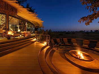 Jao Camp: Terrasse mit Feuerstelle Jao Camp: Terrasse mit Feuerstelle