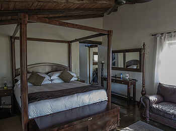 Notten's Bush Camp: Doppelbett in der Gästeunterkunft Notten's Bush Camp: Doppelbett in der Gästeunterkunft