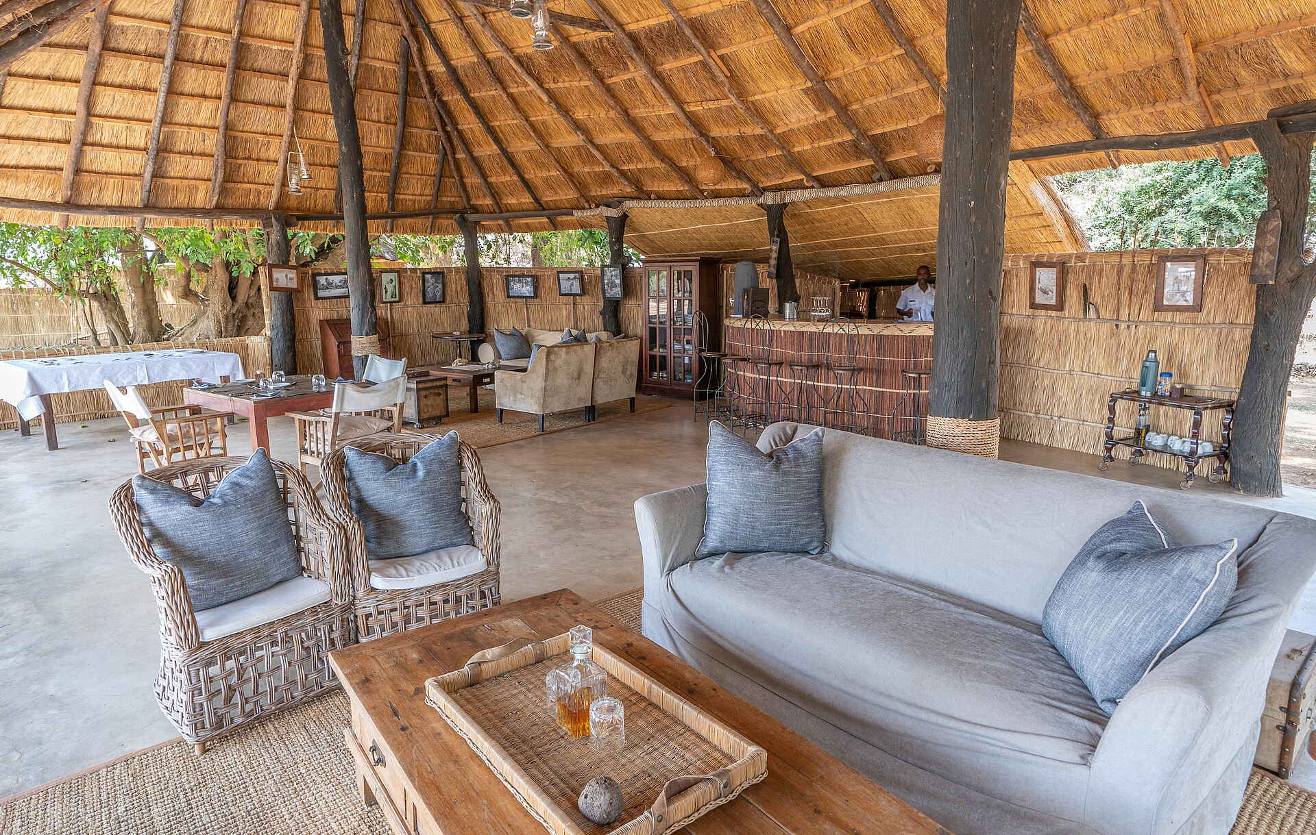 Time + Tide Mchenja: Sofas in der Lounge Time + Tide Mchenja: Sofas in der Lounge