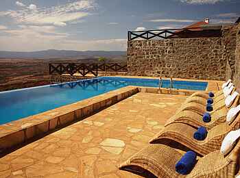 Bashay Rift Lodge: Liegestühle am Swimming Pool Bashay Rift Lodge: Liegestühle am Swimming Pool