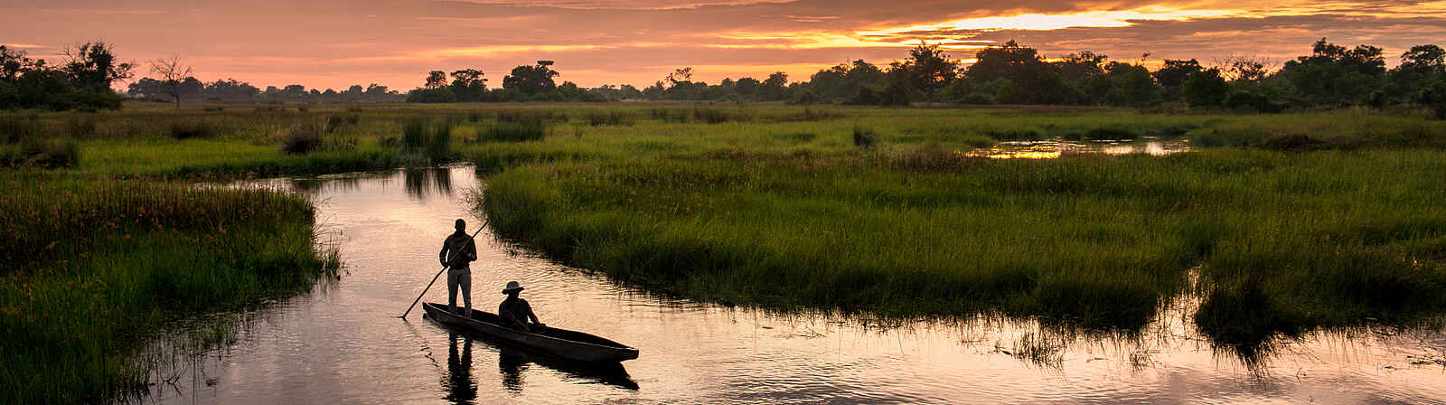 Duke's East: Das Okavangodelta in der Abenddämmerung Duke's East: Das Okavangodelta in der Abenddämmerung