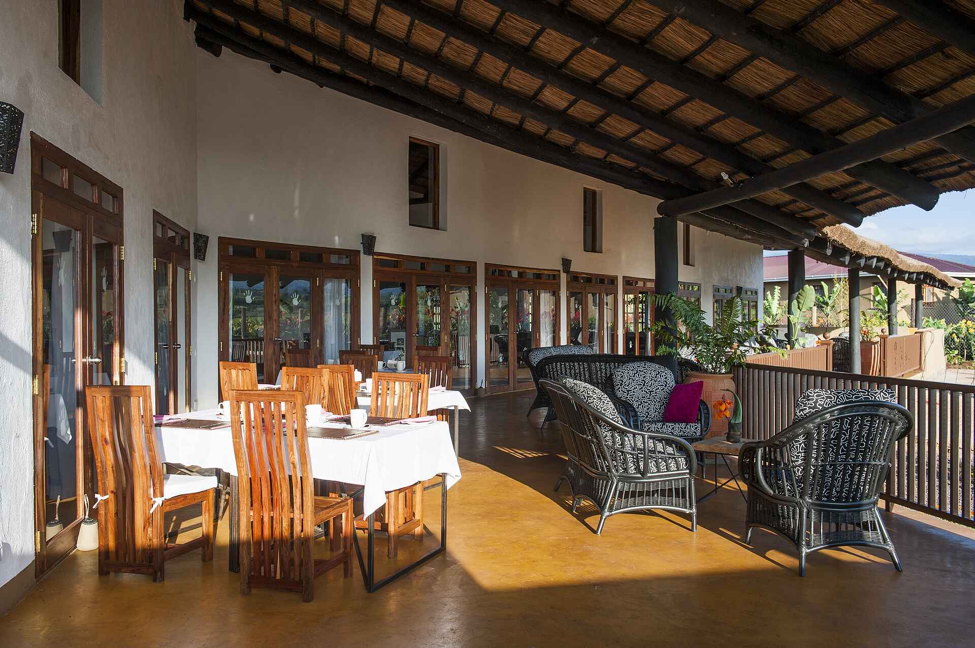 farmhouse valley lodge, ngorongoro conservation area, tanganyika wilderness camps, Essbereich, hauptgebäude, Veranda, afrikarma, afrikarma safaris, afrikarma safaris - wildnis. hautnah., afrikarma.de