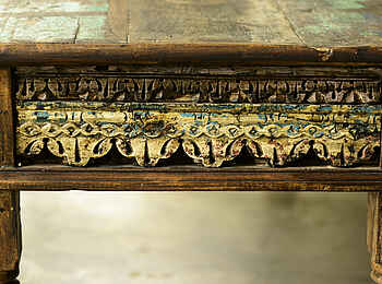 Ibo Island Lodge: Geschnitzter Kaffeetisch