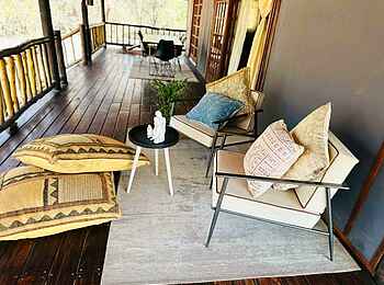 Khwai Expeditions Camp: Veranda im Familien Cottage Khwai Expeditions Camp: Veranda im Familien Cottage