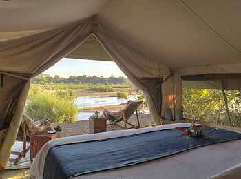 Kichaka Expeditions: Blick aus dem Zelt heraus