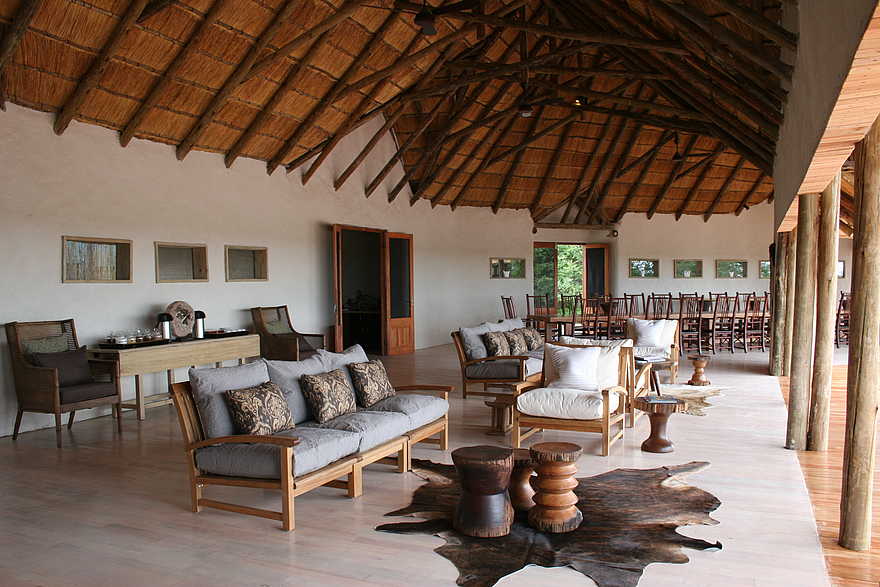 Nxai Pan Camp: Sessel und Sofas in der Lounge Nxai Pan Camp: Sessel und Sofas in der Lounge