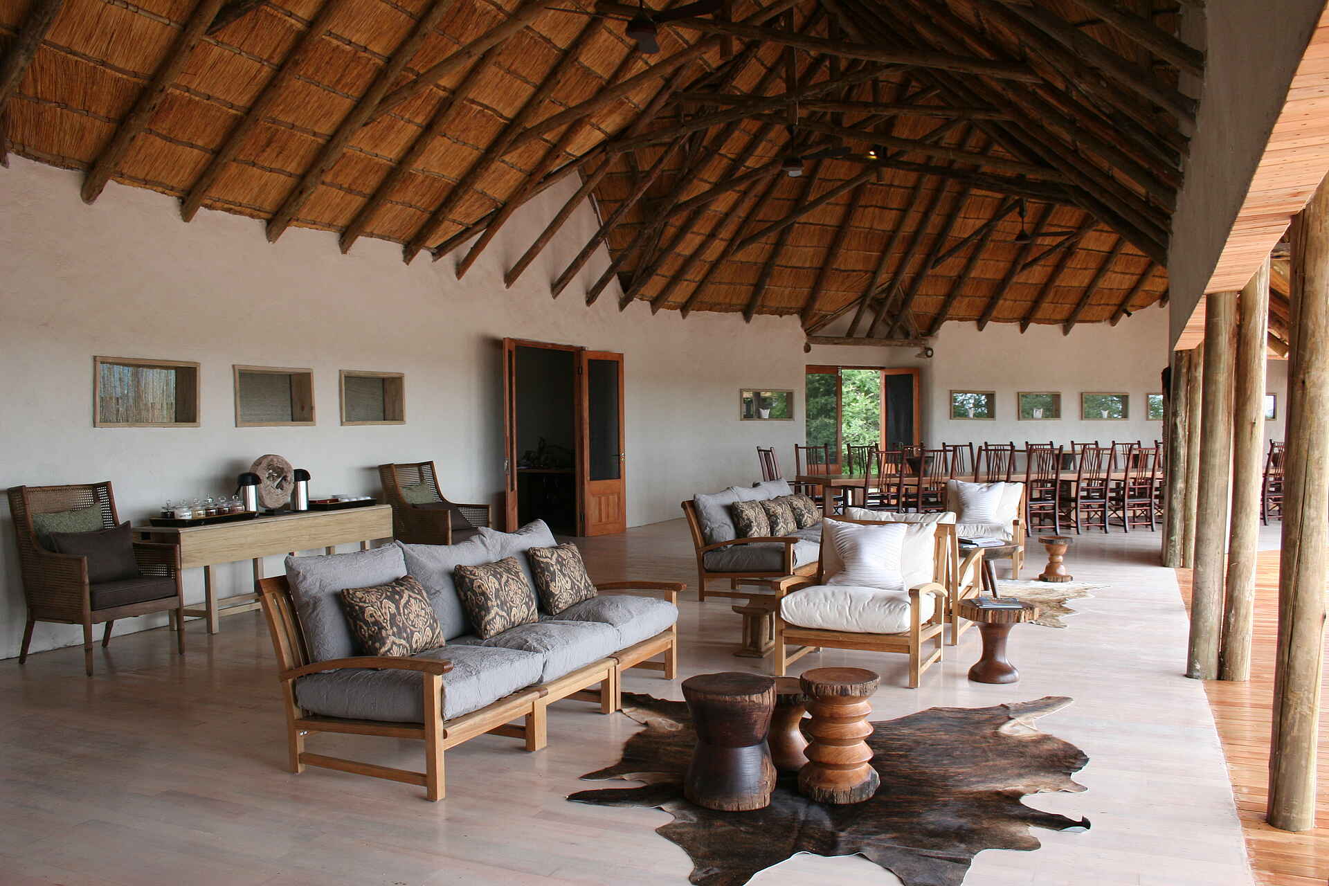 Nxai Pan Camp: Sessel und Sofas in der Lounge