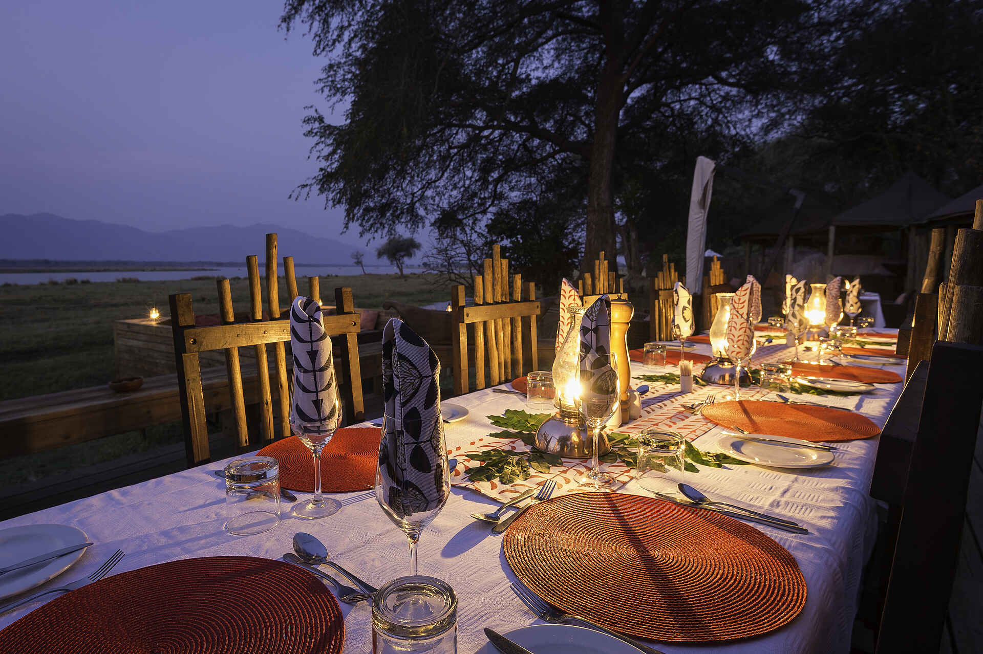 mana pools ruckomechi camp, mana pools safari, ruckomechi, ruckomechi camp, ruckomechi camp bilder, ruckomechi lodge, sambesi safari, dinner, essen, speisen