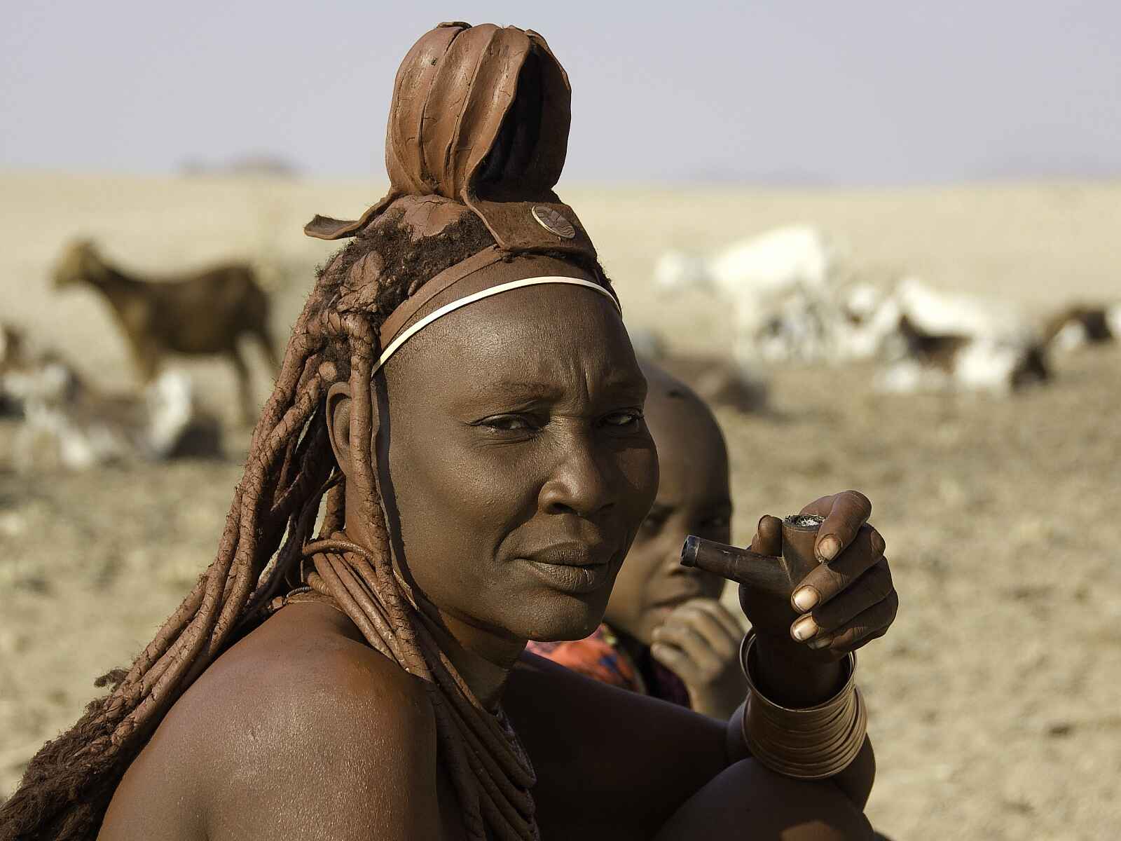 Serra Cafema: Traditionell aufgemachte Himba-Frau Serra Cafema: Traditionell aufgemachte Himba-Frau