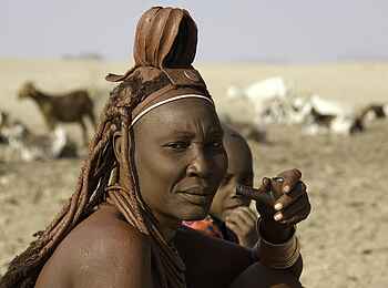 Serra Cafema: Traditionell aufgemachte Himba-Frau