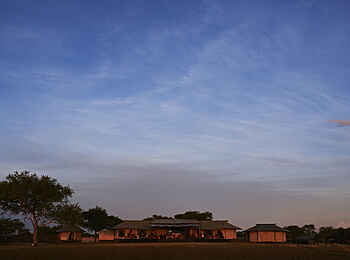 Singita Sabora Tented Camp: Die Anlage am Abend