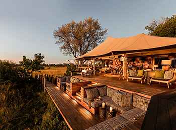 Tuludi Camp: Zwei Decks übereinander Tuludi Camp: Zwei Decks übereinander