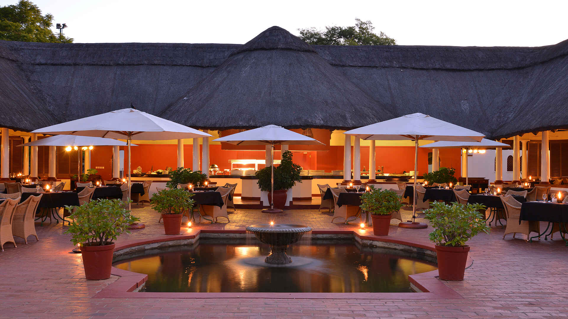 Victoria Falls Hotel: Jungle Junction mit Pool