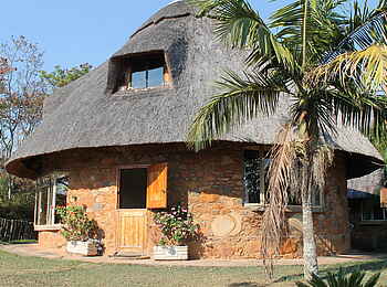 Frog and Fern Cottages: Miombo Cottage - Hütte mit Reetdach Frog and Fern Cottages: Miombo Cottage - Hütte mit Reetdach