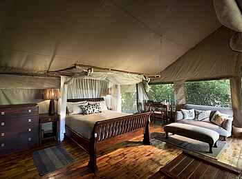 Linyanti Ebony: Doppelbett mit Moskitonetz Linyanti Ebony: Doppelbett mit Moskitonetz