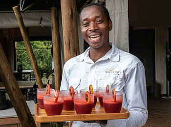 Magashi Camp: Drinks werden serviert