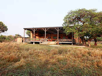 Shoebill Island Camp: Hauptgebäude