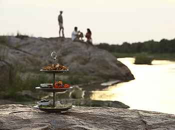 &Beyond Kirkman's Camp: Snack im Freien &Beyond Kirkman's Camp: Snack im Freien