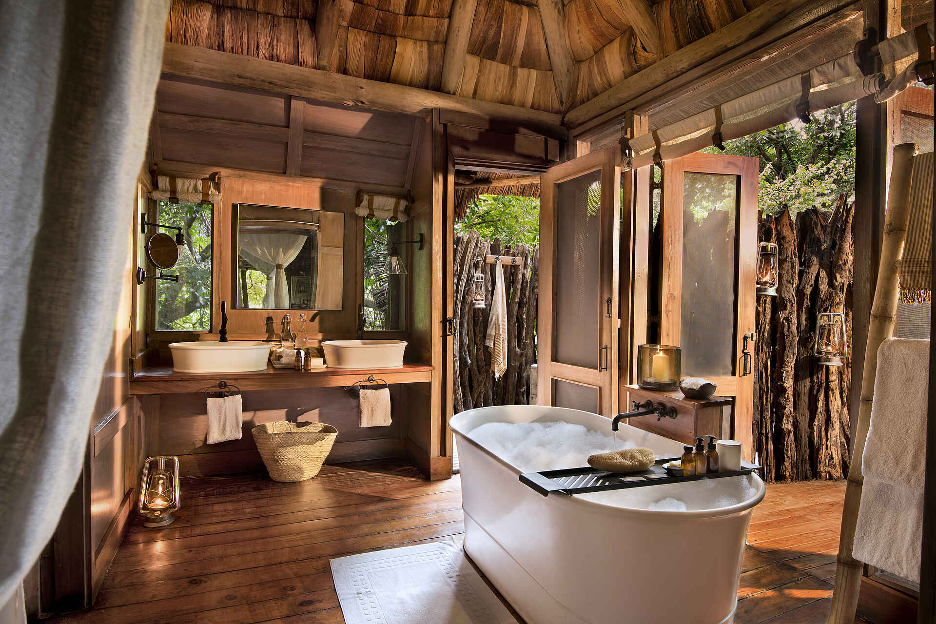 andBeyond Lake Manyara Tree Lodge: Badezimmer